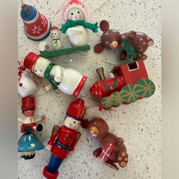 12 Vintage Christmas Wooden Ornaments - Picture 4 of 10